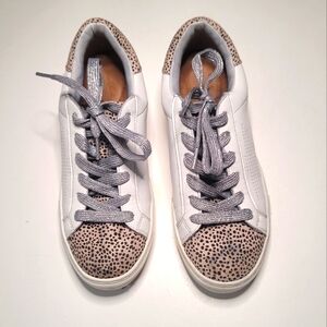 Universal Thread Cadey sneakers. size 8 1/2